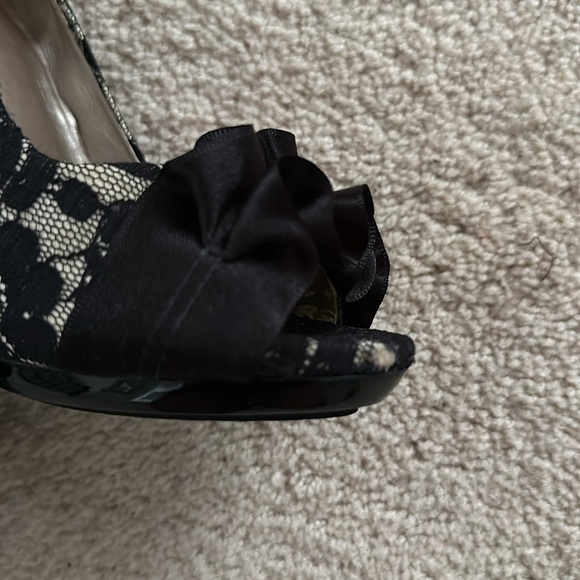 Women’s Carlos peep toe size 8.5 with 4.25” stiletto heel - Picture 5 of 9